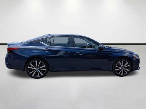 Deep Blue Pearl 2022 Nissan Altima SR FWD