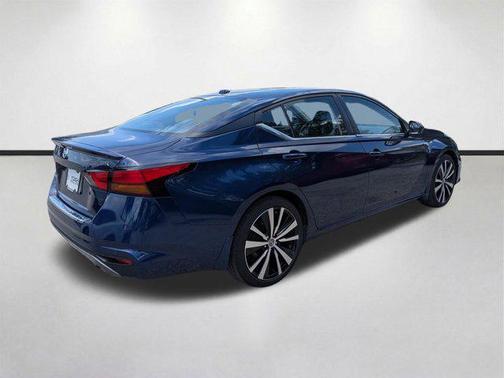 Deep Blue Pearl 2022 Nissan Altima SR FWD