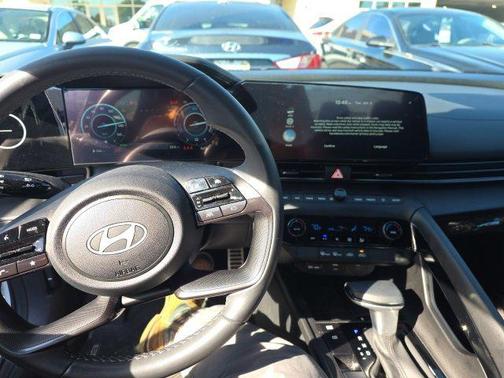 2025 Hyundai ELANTRA HEV SEL Sport