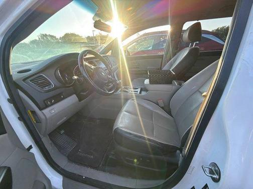 Snow White Pearl 2019 Kia Sedona EX