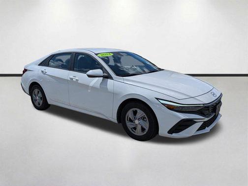 2024 Hyundai ELANTRA SE