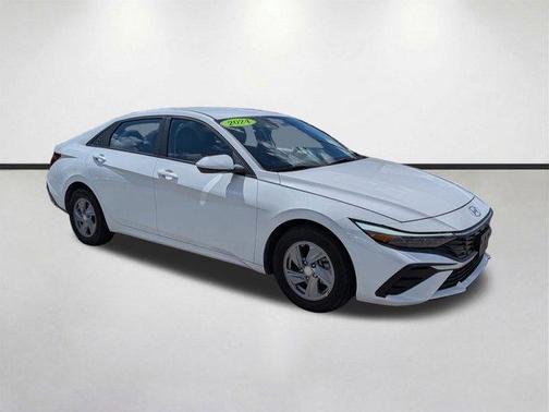 2024 Hyundai ELANTRA SE