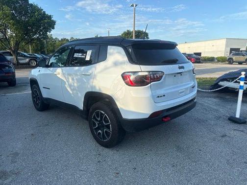 Bright White Clearcoat 2024 Jeep Compass Trailhawk