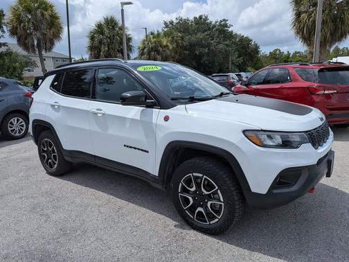 Bright White Clearcoat 2024 Jeep Compass Trailhawk