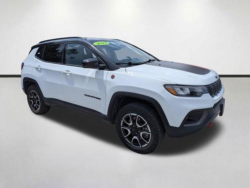 Bright White Clearcoat 2024 Jeep Compass Trailhawk