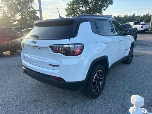 Bright White Clearcoat 2024 Jeep Compass Trailhawk