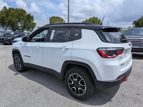 Bright White Clearcoat 2024 Jeep Compass Trailhawk