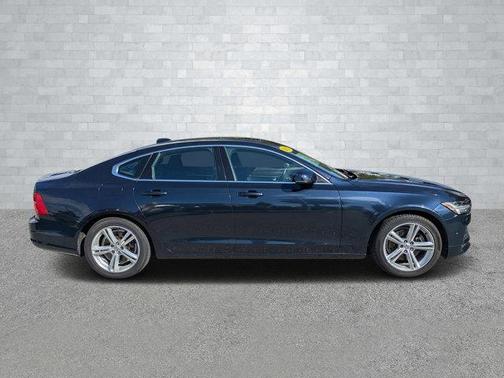 2017 Volvo S90 T5 Momentum