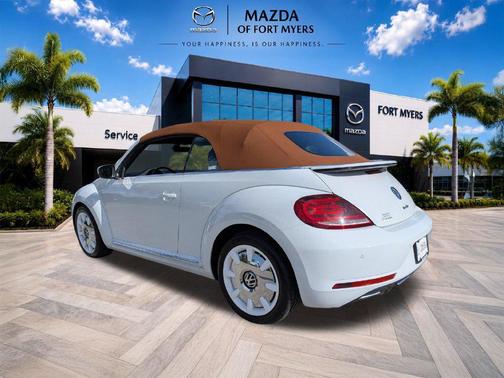 Pure White/Brown Roof 2019 Volkswagen Beetle 2.0T SE