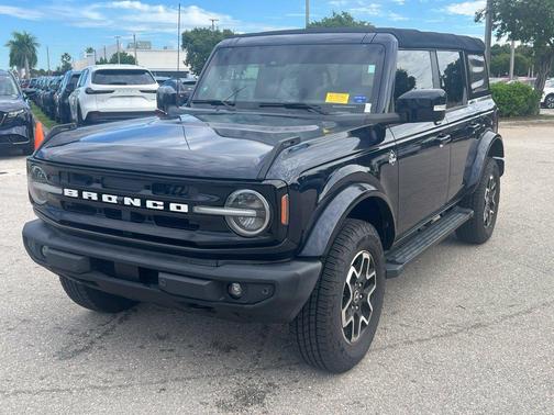 Antimatter Blue Metallic 2021 Ford Bronco Outer Banks
