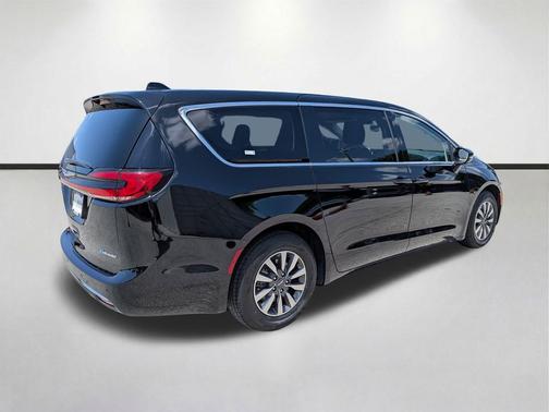 Diamond Black Crystal Pearlcoat 2024 Chrysler Pacifica Hybrid Select