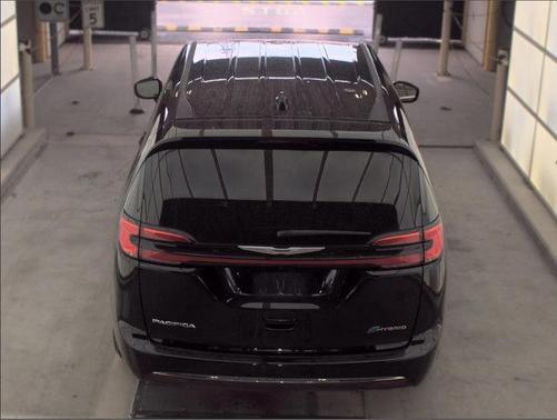 Diamond Black Crystal Pearlcoat 2024 Chrysler Pacifica Hybrid Select
