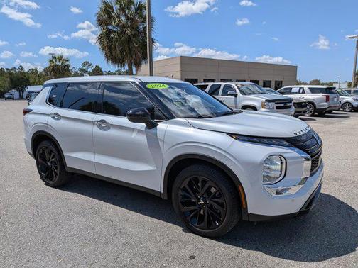 2024 Mitsubishi Outlander SE Black Edition S-AWC
