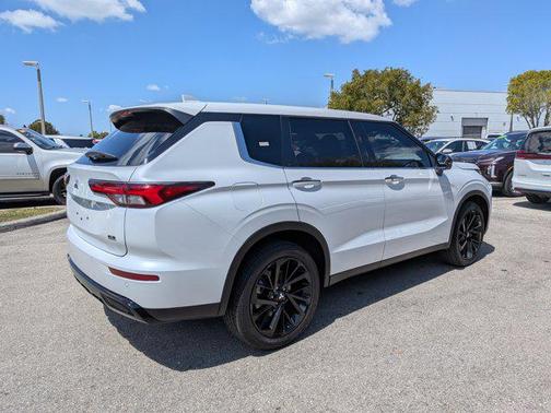 2024 Mitsubishi Outlander SE Black Edition S-AWC