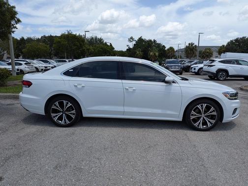 Pure White 2020 Volkswagen Passat 2.0T SE