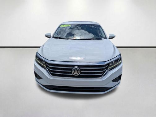 Pure White 2020 Volkswagen Passat 2.0T SE
