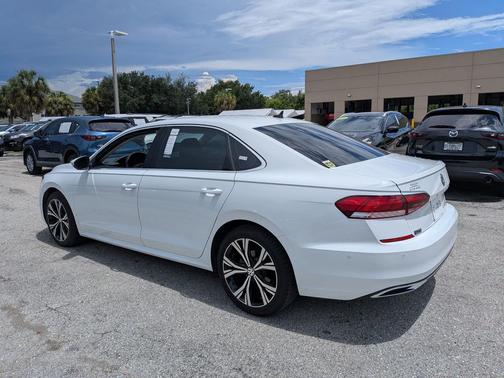 Pure White 2020 Volkswagen Passat 2.0T SE