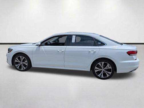 Pure White 2020 Volkswagen Passat 2.0T SE