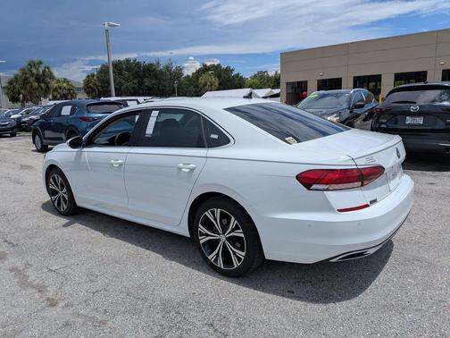 Pure White 2020 Volkswagen Passat 2.0T SE