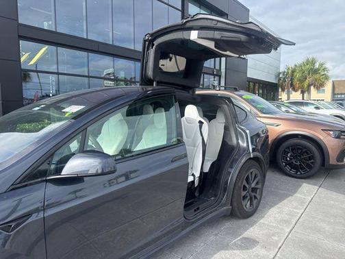 2023 Tesla Model X Standard Range
