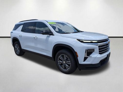 Summit White 2024 Chevrolet Traverse LT