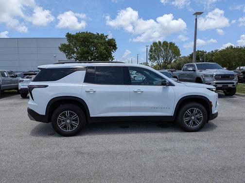 Summit White 2024 Chevrolet Traverse LT