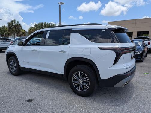 Summit White 2024 Chevrolet Traverse LT