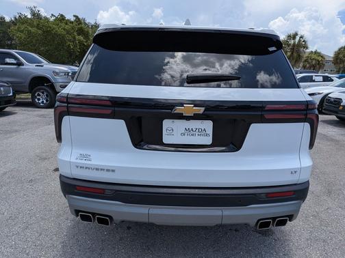 Summit White 2024 Chevrolet Traverse LT