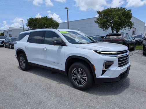 Summit White 2024 Chevrolet Traverse LT