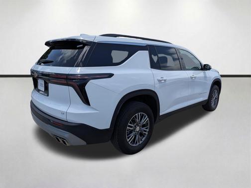 Summit White 2024 Chevrolet Traverse LT
