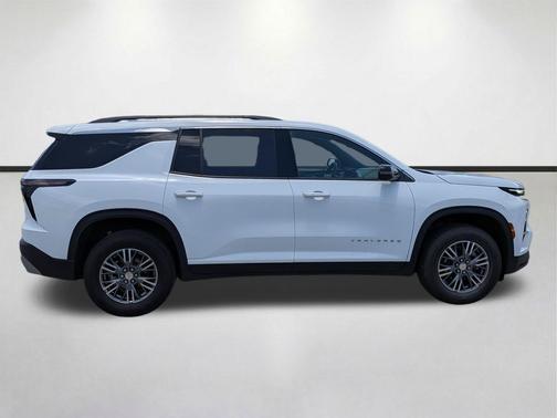 Summit White 2024 Chevrolet Traverse LT