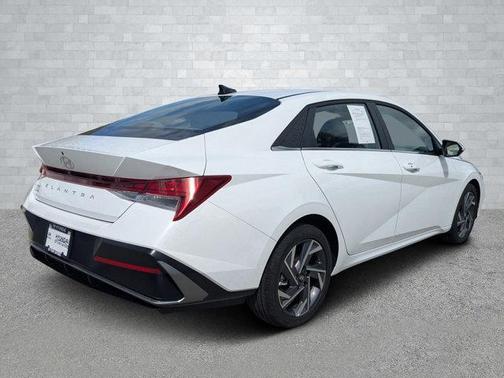 2025 Hyundai ELANTRA SEL