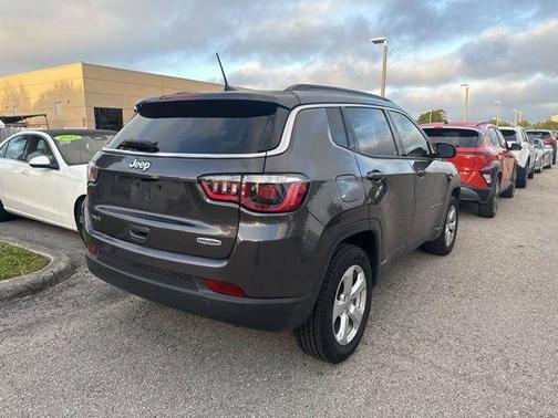 Granite Crystal Metallic Clearcoat 2019 Jeep Compass Latitude