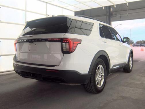 Oxford White 2025 Ford Explorer Active
