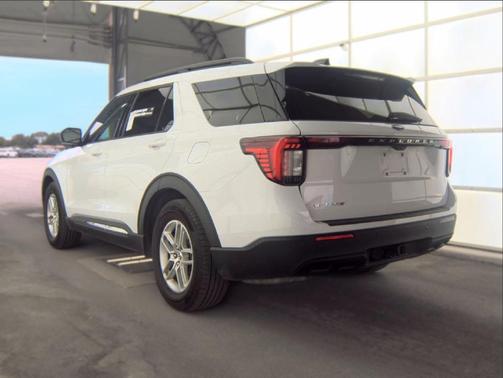 Oxford White 2025 Ford Explorer Active