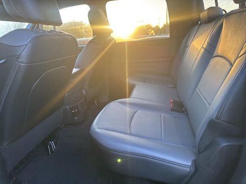 Diamond Black Crystal Pearlcoat 2025 RAM 2500 Tradesman Crew Cab 4x4 6'4' Box