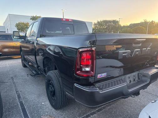 Diamond Black Crystal Pearlcoat 2025 RAM 2500 Tradesman Crew Cab 4x4 6'4' Box