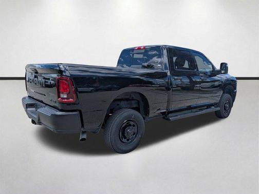 Diamond Black Crystal Pearlcoat 2025 RAM 2500 Tradesman Crew Cab 4x4 6'4' Box