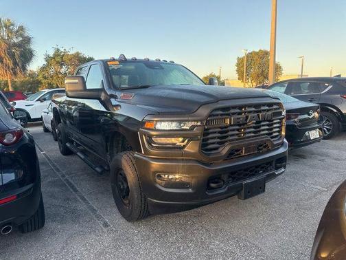 Diamond Black Crystal Pearlcoat 2025 RAM 2500 Tradesman Crew Cab 4x4 6'4' Box
