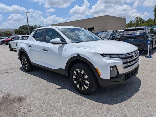 Atlas White 2025 Hyundai SANTA CRUZ SE