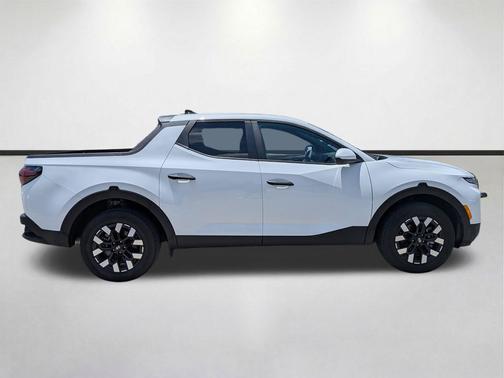 Atlas White 2025 Hyundai SANTA CRUZ SE