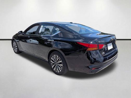 Super Black 2024 Nissan Altima 2.5 SV