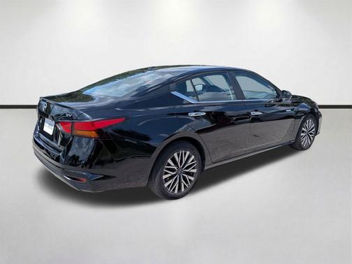 Super Black 2024 Nissan Altima 2.5 SV