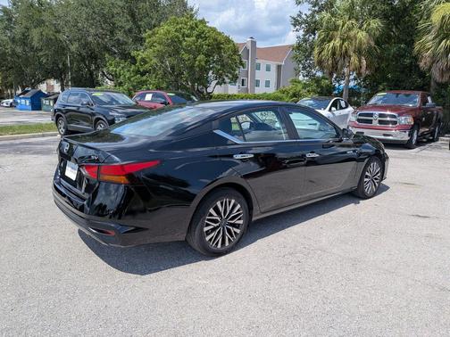 Super Black 2024 Nissan Altima 2.5 SV