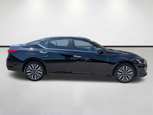 Super Black 2024 Nissan Altima 2.5 SV