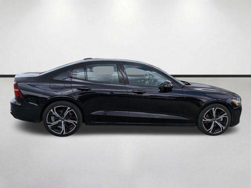 2024 Volvo S60 B5 Core Dark Theme