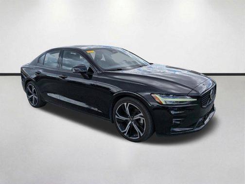 2024 Volvo S60 B5 Core Dark Theme