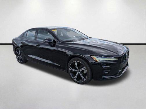 2024 Volvo S60 B5 Core Dark Theme