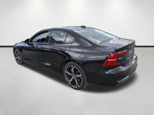 2024 Volvo S60 B5 Core Dark Theme