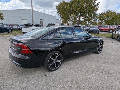 Onyx Black Metallic 2024 Volvo S60 B5 Core Dark Theme